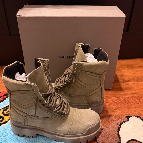 BALENCIAGA Olive Green Combat Boots with Chunky sole - Picture 2 of 10